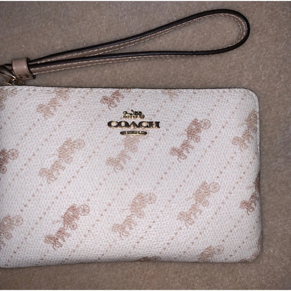 Coach Horse & Carriage Cream Corner Zip Wristlet with Strap NWT